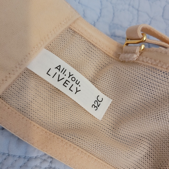 Wireless Strapless All. You. Lively Bra - Picture 3 of 5